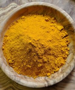 Bio Kurkuma gehmalen in Holzschale